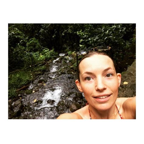 perdita weeks in bikini|Perdita Weeks Loves Filming ‘Magnum P.I.’ in Hawaii!